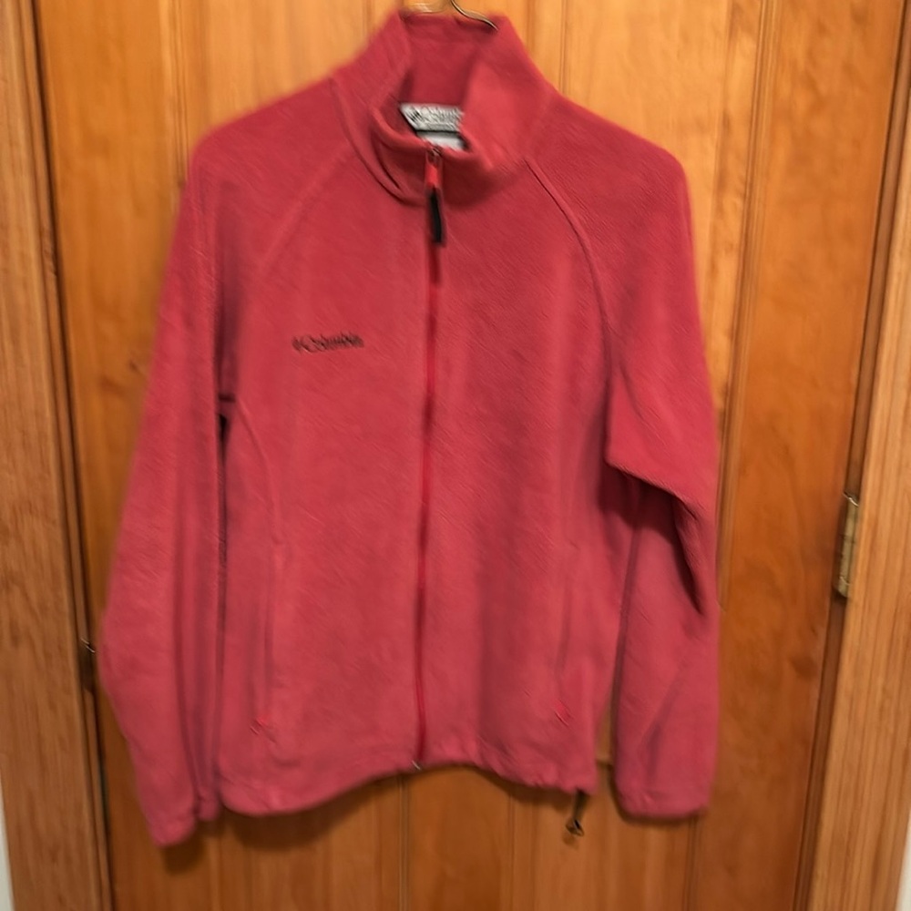 Dark pink Columbia fleece jacket in size M.
